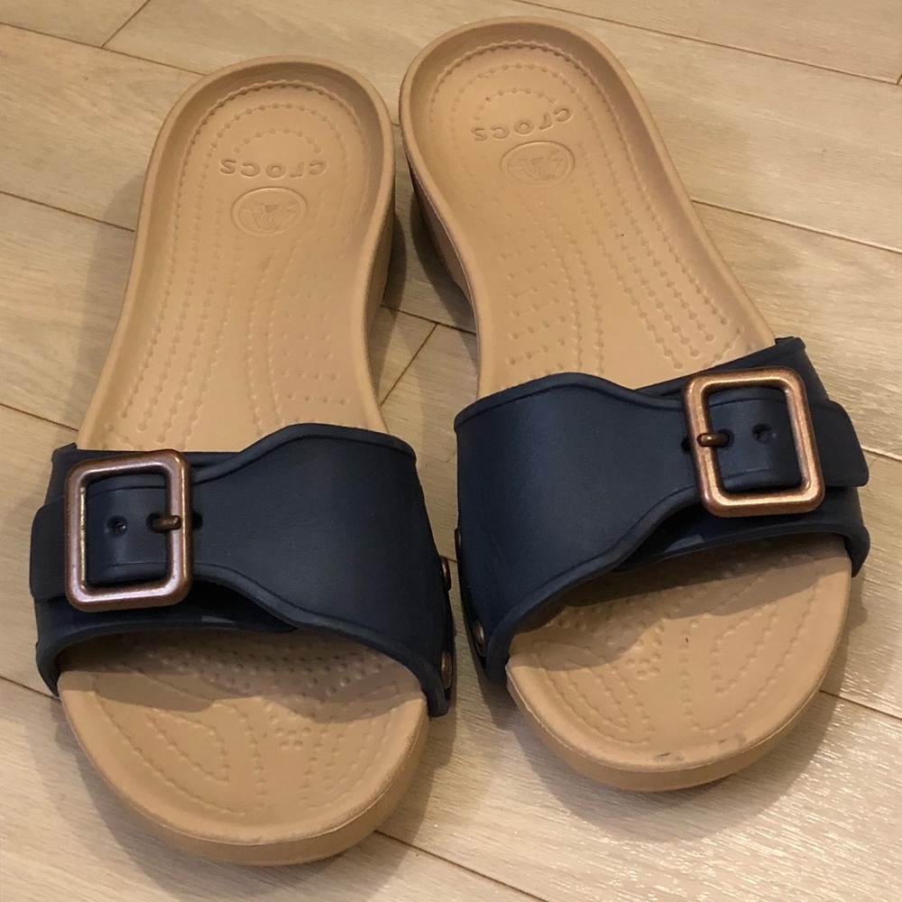 Crocs Women’s Sandals Size 8